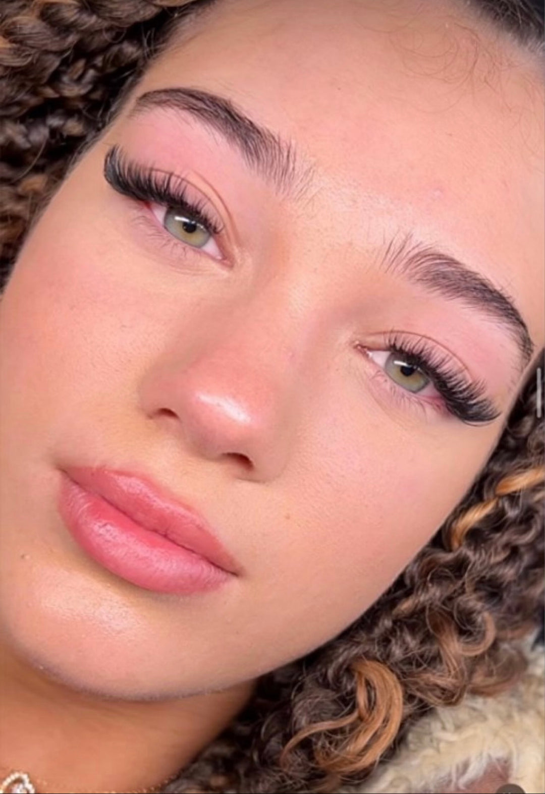 Volume + Mega Volume Lash Training